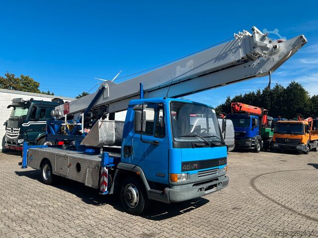 Truck-mounted crane van DAF 45.130 Dachdeckerkran 28-7 Klaas 28M
