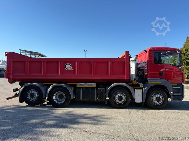 Interchangeable body with box structure MAN 32 440 F