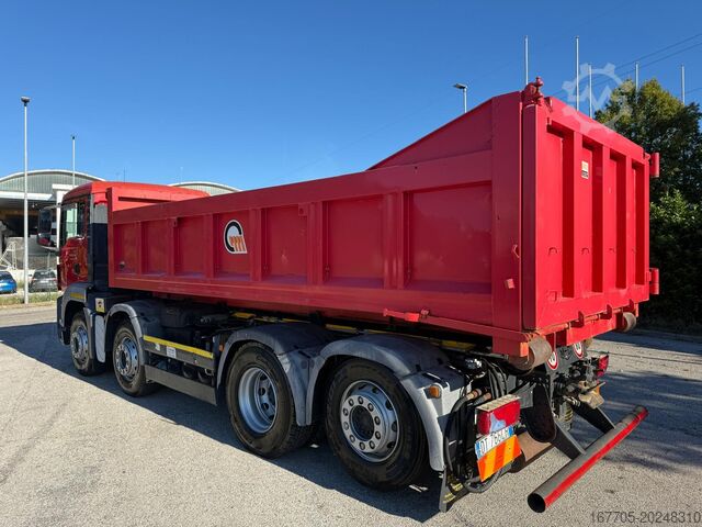 Interchangeable body with box structure MAN 32 440 F