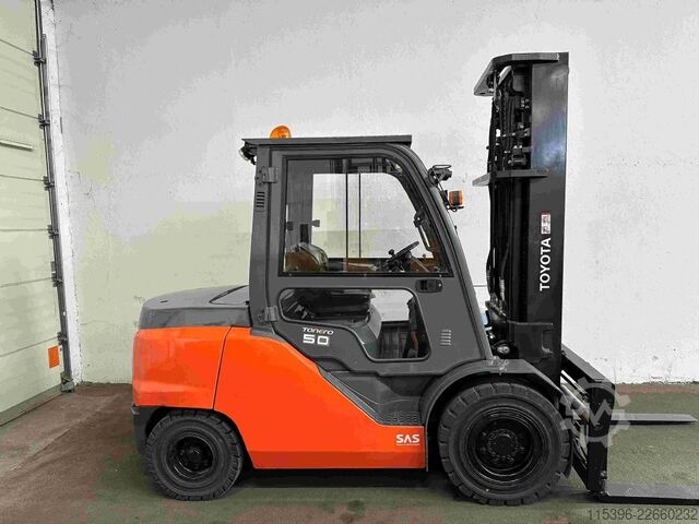 Dieselstapler Toyota 40-8FD50N - TRIPLEX 5,5 m