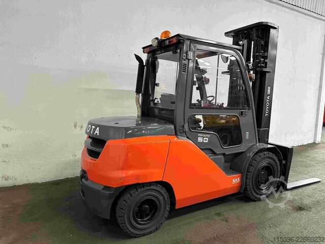 Dieselstapler Toyota 40-8FD50N - TRIPLEX 5,5 m