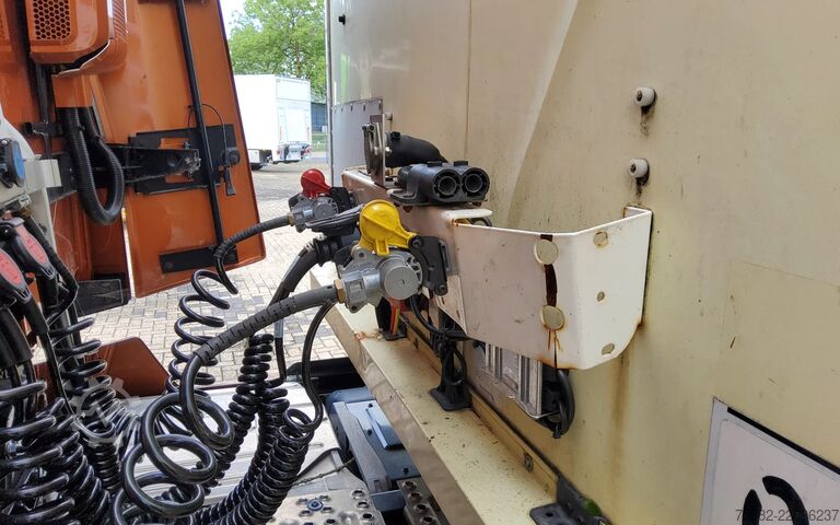 Koffer Schmitz Cargobull TRAILER - OK-10-YN - (LAADKLEP DEFECT)