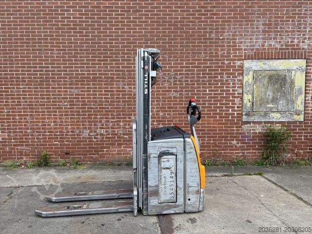 Pedestrian Stacker Still EXV 14