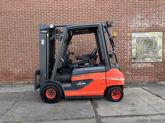 Electric 4-wheel forklift Linde E30-01