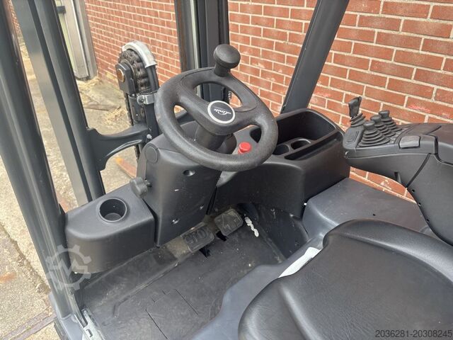 Electric 3-wheel forklift Linde E15-02