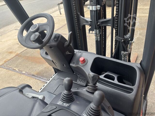 Electric 3-wheel forklift Linde E15-02
