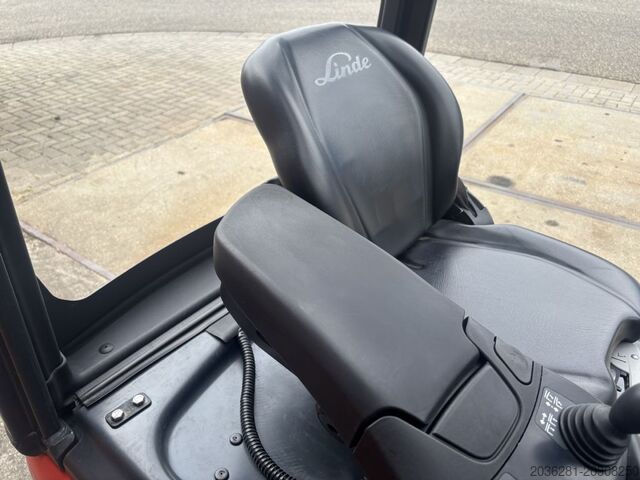 Electric 3-wheel forklift Linde E15-02