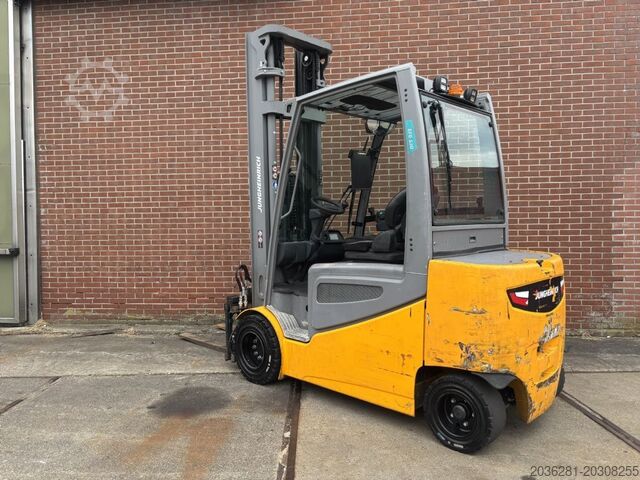 Electric 4-wheel forklift Jungheinrich EFG S30