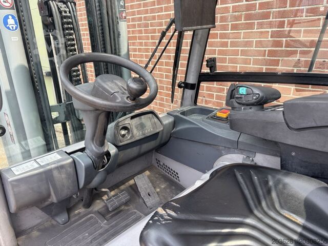 Electric 4-wheel forklift Jungheinrich EFG S30