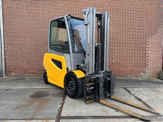 Electric 4-wheel forklift Jungheinrich EFG535K