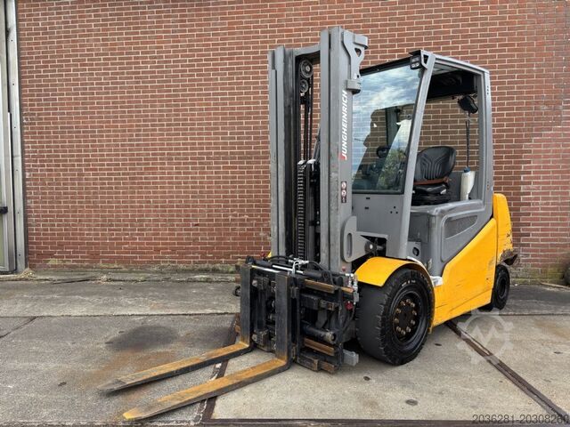 Electric 4-wheel forklift Jungheinrich EFG535K