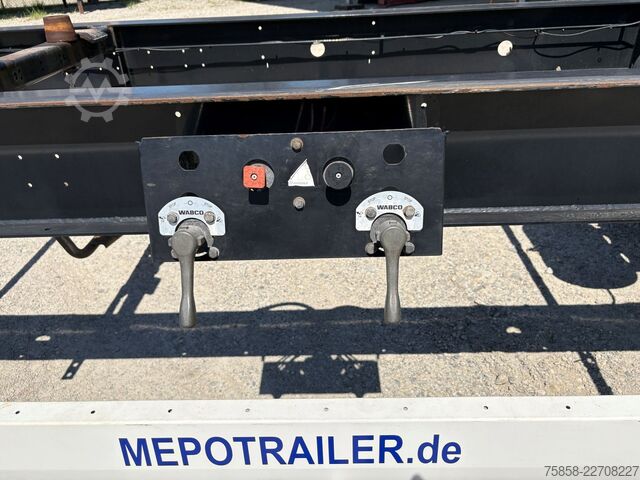 Anhänger-Wechselfahrgestell Krone Maxi BDF Lafette mit Breitreifen 445er