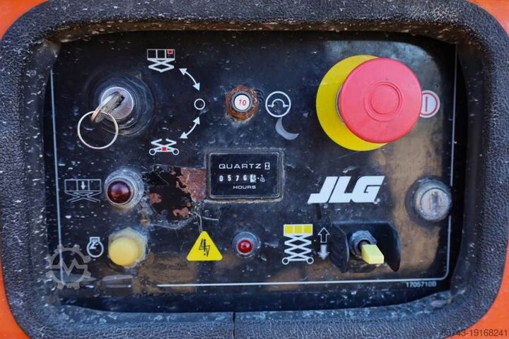 Scherenhebebühne JLG M4069 Hybrid, 14.2m Working Height, 360kg Capacity