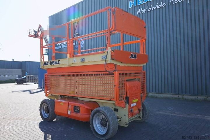 Scherenhebebühne JLG M4069 Hybrid, 14.2m Working Height, 360kg Capacity