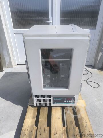 Refrigerated Incubator Shaker New Brunscwick Scientific Innova 4230