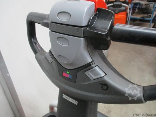 Pallet truck TOYOTA LPE220