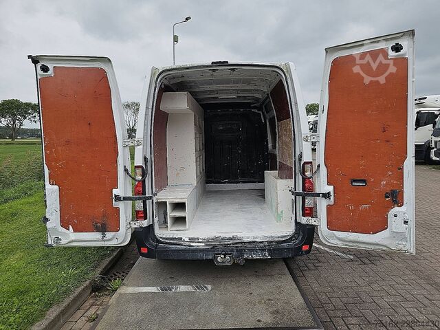 High-roof van RENAULT MASTER 2.3