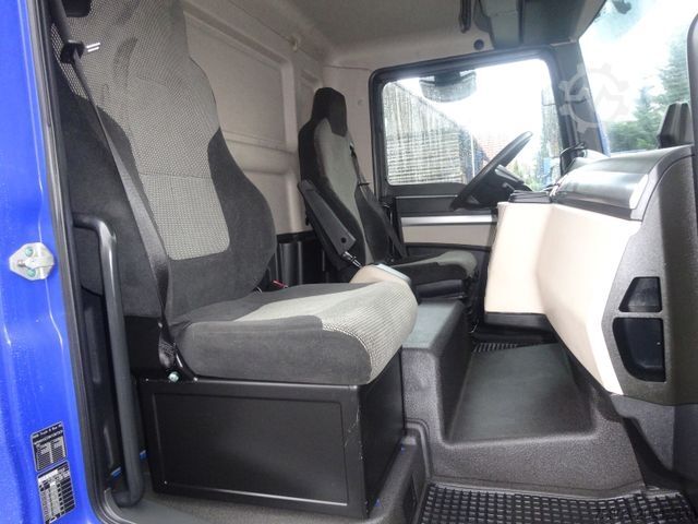 Curtain sider van MAN 7.190 TGL 1.Hand Pritsche Plane 7,10m