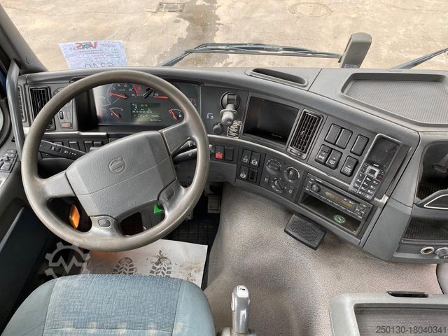 Skip truck VOLVO FM 330 EU5 Gergen Absetzkipper m. Funk