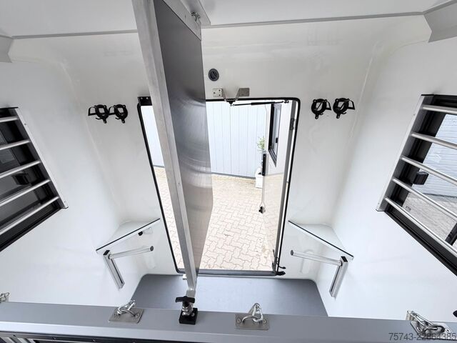 Viehtransporter RENAULT Master STX 5 Sitzer Standard