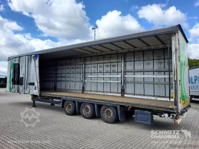 Auflieger mit Pritsche & Plane Schmitz Cargobull Curtainsider Mega Getränke