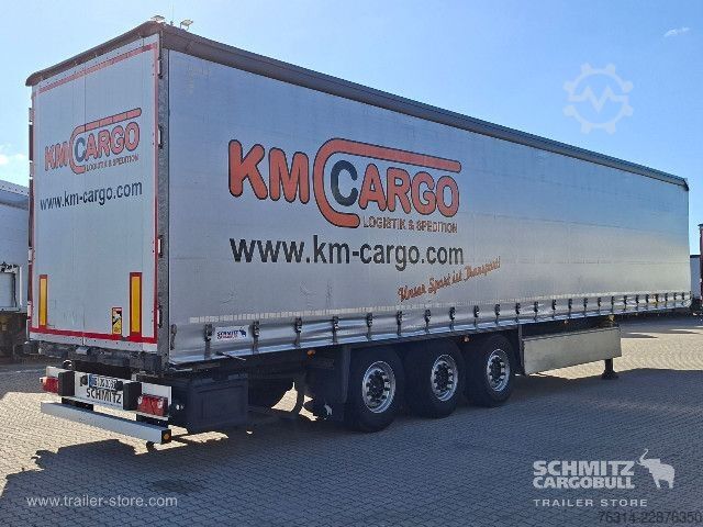 Auflieger mit Pritsche & Plane Schmitz Cargobull Curtainsider Standard Getränke