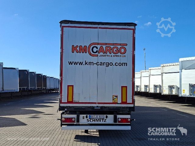 Auflieger mit Pritsche & Plane Schmitz Cargobull Curtainsider Standard Getränke