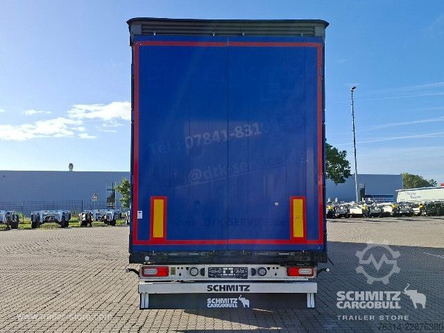 Auflieger mit Pritsche & Plane Schmitz Cargobull Curtainsider Mega Getränke