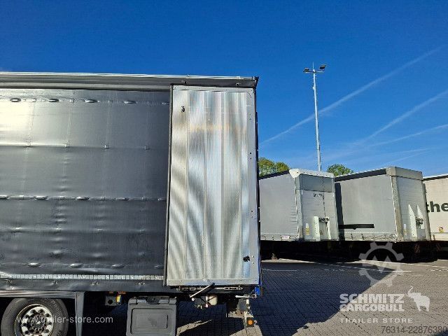 Auflieger mit Pritsche & Plane Schmitz Cargobull Curtainsider Mega Getränke