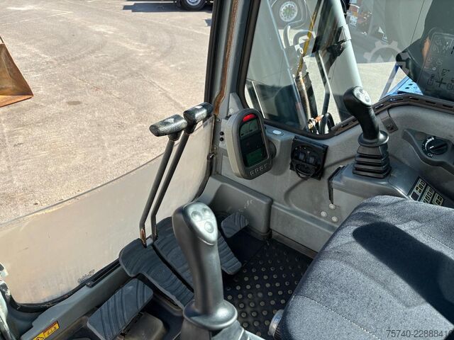 Bagger Volvo EC210  + 4870 Hours + bucket + fully operational