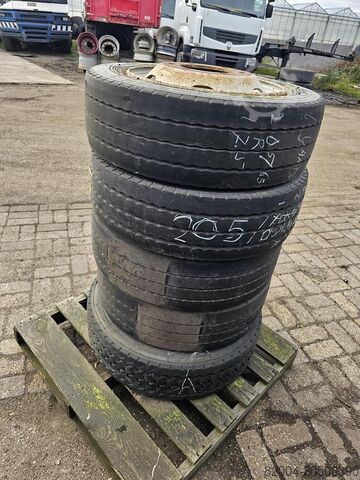 Flatbed BRIDGESTONE R 168