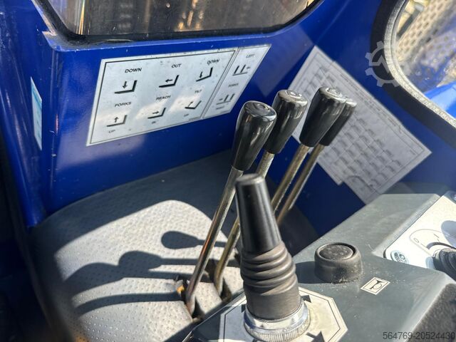 Vierwege-Gabelstapler Combilift C3000/ Mast 7500 mm /Teleskopic forks