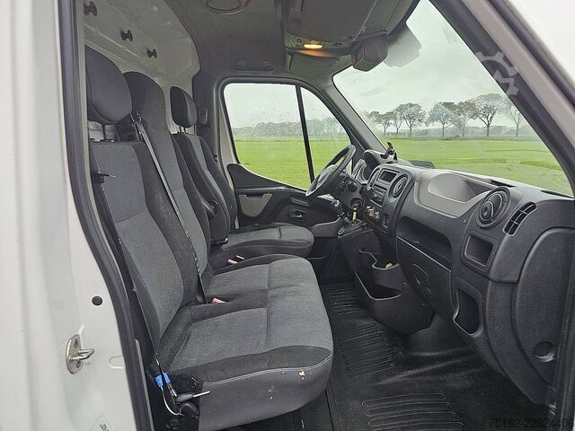 High-roof van RENAULT MASTER 2.3