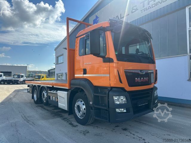 Flatbed truck MAN 26.430 TGS BL 6x2 Platteau - Mitnahmestapler