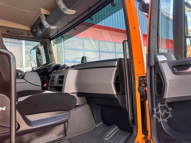 Flatbed truck MAN 26.430 TGS BL 6x2 Platteau - Mitnahmestapler