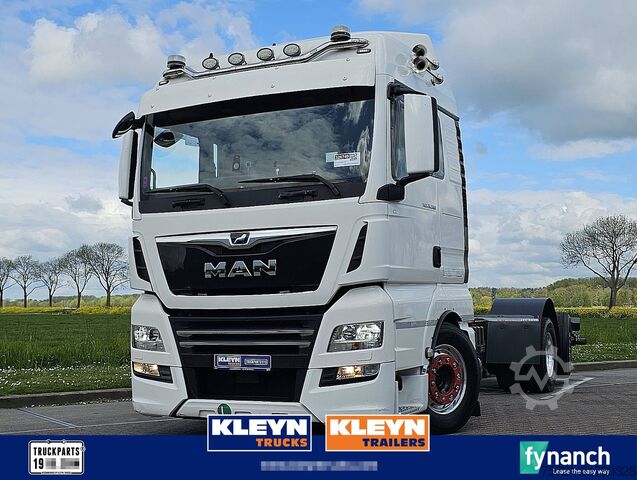 Chassis with cab MAN 26.500 TGX 6x2*4