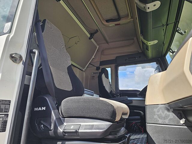 Chassis with cab MAN 26.500 TGX 6x2*4