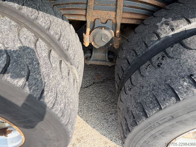 Tipper truck Mercedes-Benz ACTROS 3348