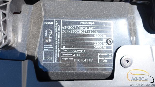 Motor coach IVECO NEU Daily 65C18 24 Sitze