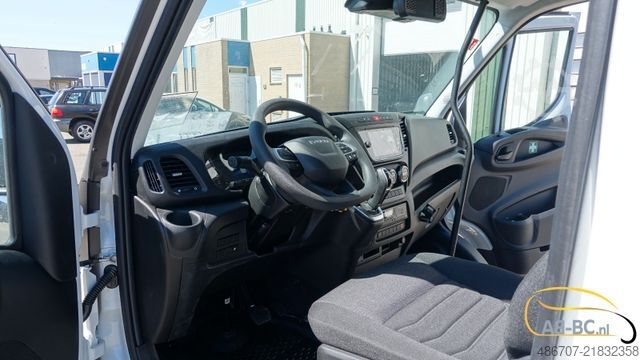 Motor coach IVECO NEU Daily 65C18 24 Sitze