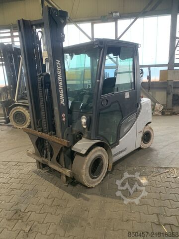 LPG Forklifts Jungheinrich TFG 435s 3.5t / 7988h/ 2015y/ 4v