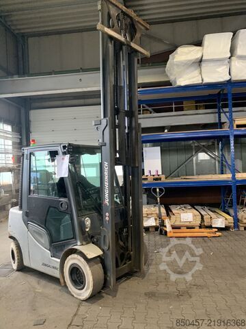 LPG Forklifts Jungheinrich TFG 435s 3.5t / 7988h/ 2015y/ 4v