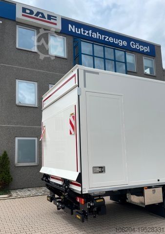 Box truck DAF LF230 DC 12t Möbelkoffer Filz Tür LBW1500 AHK