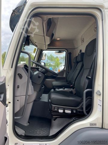 Box truck DAF LF230 DC 12t Möbelkoffer Filz Tür LBW1500 AHK