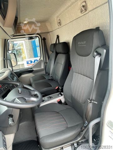 Box truck DAF LF230 DC 12t Möbelkoffer Filz Tür LBW1500 AHK
