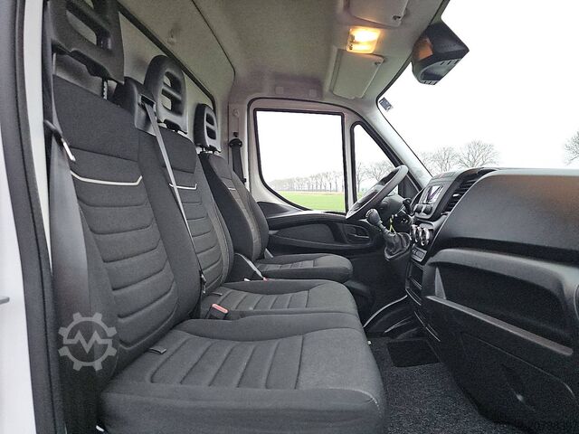 Koffer IVECO DAILY 35C16 Bakwagen Laadklep!