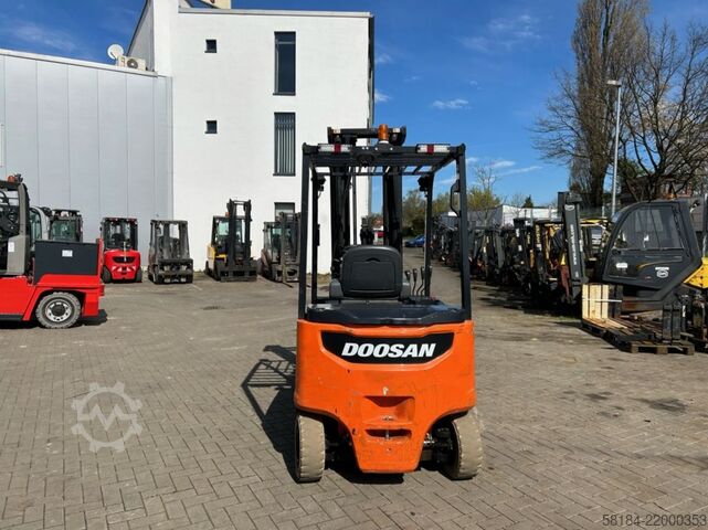 Elektro 4 Rad-Stapler Doosan B30X-7