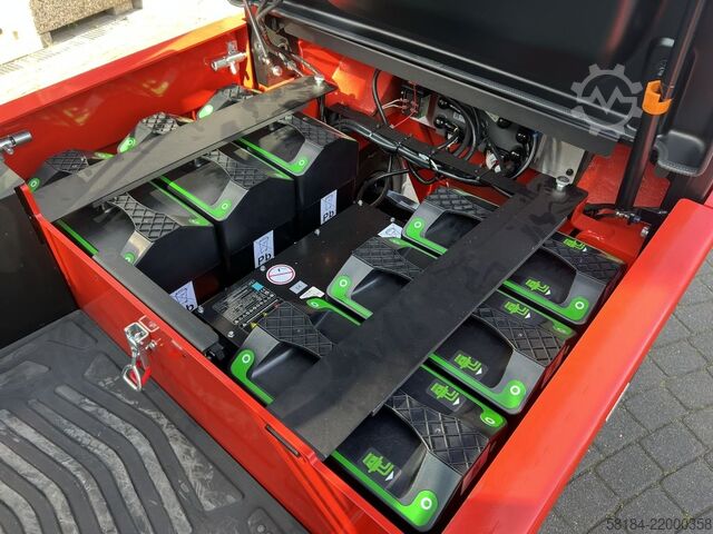 Electric 4-wheel forklift EP EFL302X4