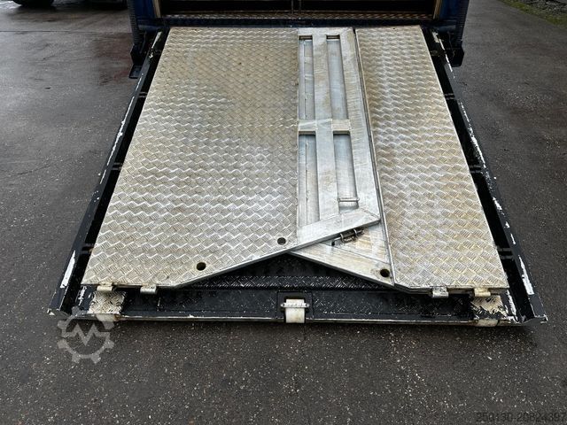 Viehtransporter LKW MERCEDES-BENZ Atego 1222L 4x2 BL 1.Stock Menke Viehwagen