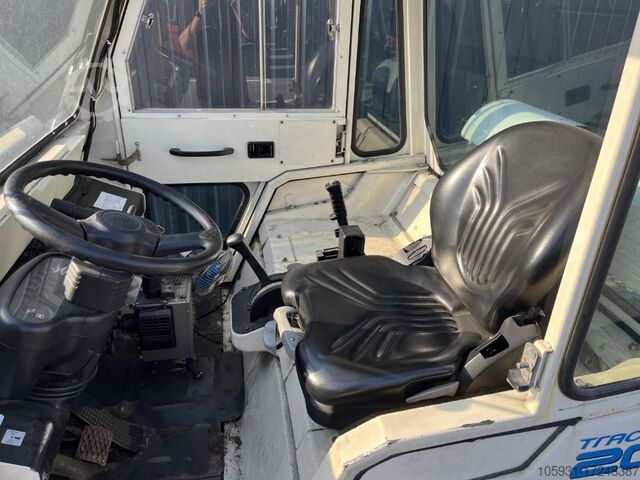 Tow Tractor Toyota 2TG20